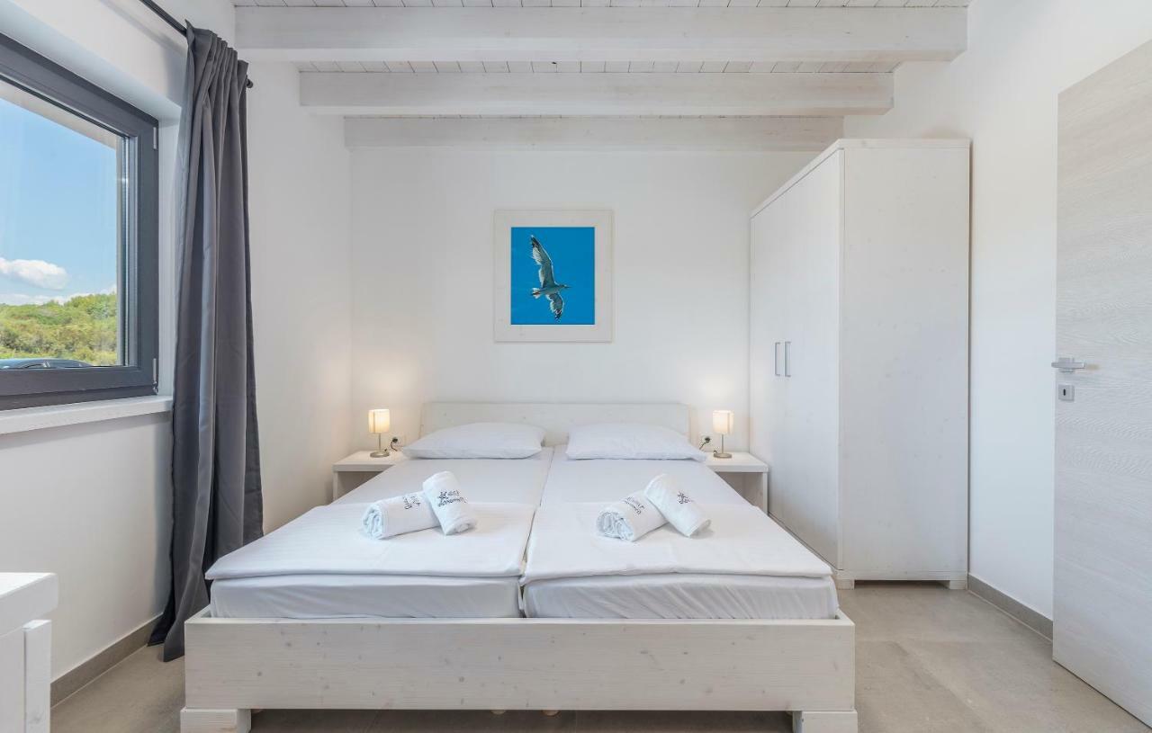 Villa Luna Holiday Home Pomer Exterior foto